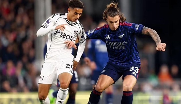 Riccardo Calafiori đóng góp nhiều ở hàng tiền vệ Arsenal.