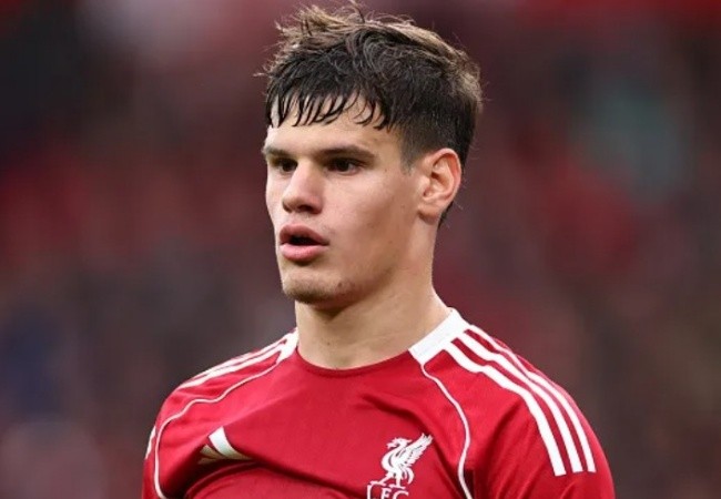 Milos Kerkez mắc một số lỗi trước MU.