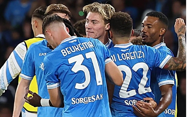 Napoli gặp PSV trong bối cảnh vừa thua tại Serie A