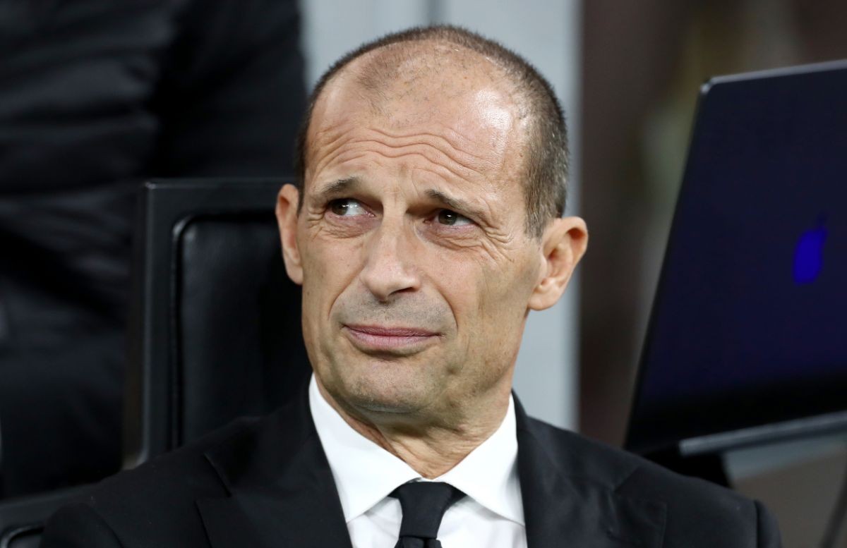 Milan đã vươn lên ngôi đầu bảng.