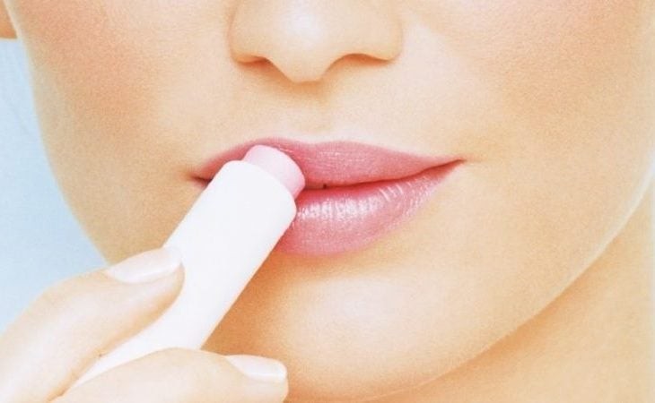 Mật ong và đường nâu là sự kết hợp hoàn hảo cho công đoạn này.
