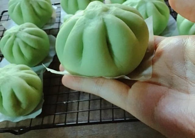 Một chiếc bánh bao nóng hổi là lựa chọn nhanh gọn cho buổi sáng bận rộn.