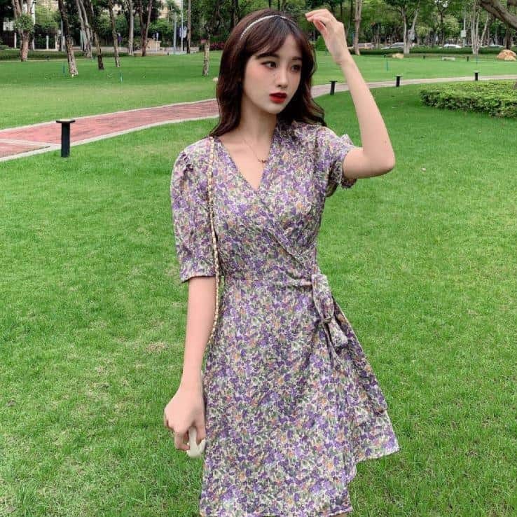 Váy quấn, váy bodycon hay váy bút chì là những lựa chọn kinh điển cho vóc dáng này.