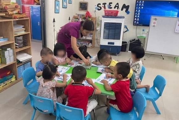 Đối với nhân viên mầm non, mức hỗ trợ dự kiến là 960.000 đồng/tháng, tương đương hơn 11,5 triệu đồng/năm. Khoản tiền này không tính vào thu nhập để đóng bảo hiểm, giúp tăng thu nhập thực tế cho người lao động.