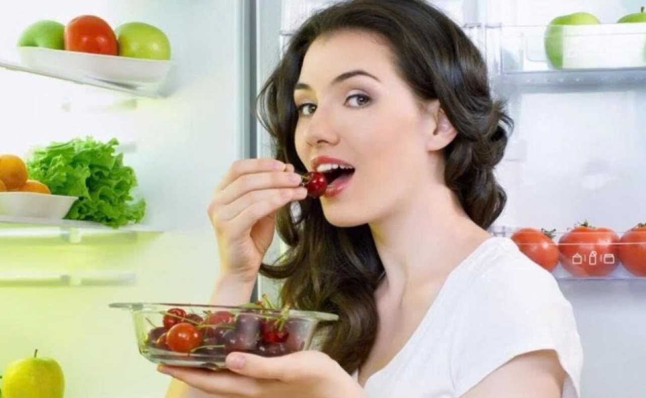 Ăn một chút trái cây vào lúc 4 giờ chiều mỗi ngày có thể giúp duy trì năng lượng, ổn định đường huyết và cải thiện sức khỏe một cách tự nhiên. (Ảnh minh họa)
