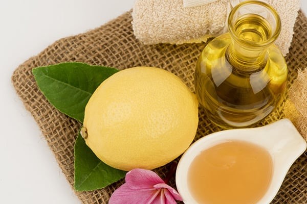 Acid citric giúp gan hoạt động tốt hơn, còn chất béo lành mạnh trong dầu ô liu làm dịu dạ dày và giảm tình trạng táo bón.
