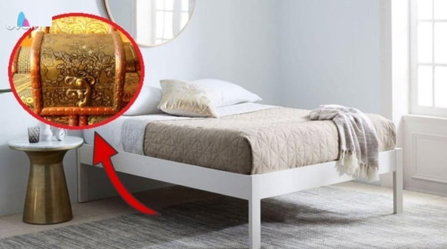 Nhiều người có thói quen tận dụng gầm giường để cất vali, quần áo cũ, sách vở, đồ điện…, nhưng theo phong thủy, đây là một trong những lỗi đại kỵ.