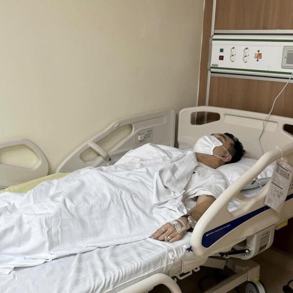 Kim Cương cho biết sau chuyến đi đến Ấn Độ ít ngày trước, Ưng Hoàng bị sốt nhiều ngày không khỏi.