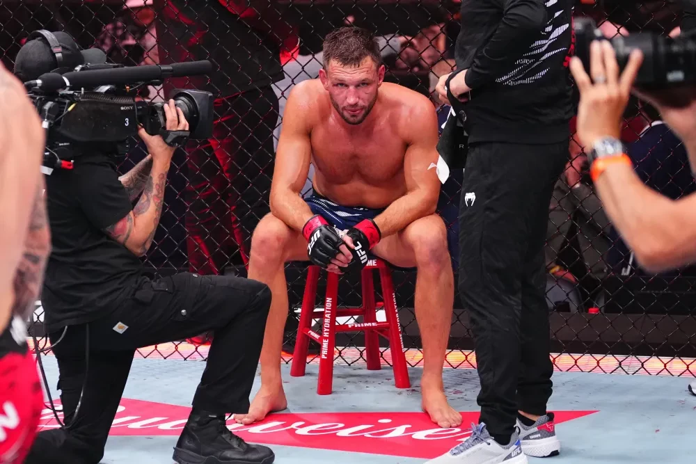 Reinier de Ridder trong trận đấu với Brendan Allen tại UFC Vancouver
