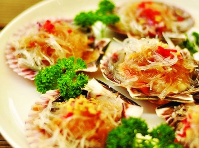 Một điểm cộng lớn của món sò điệp hấp miến sốt tỏi là cách làm không hề phức tạp