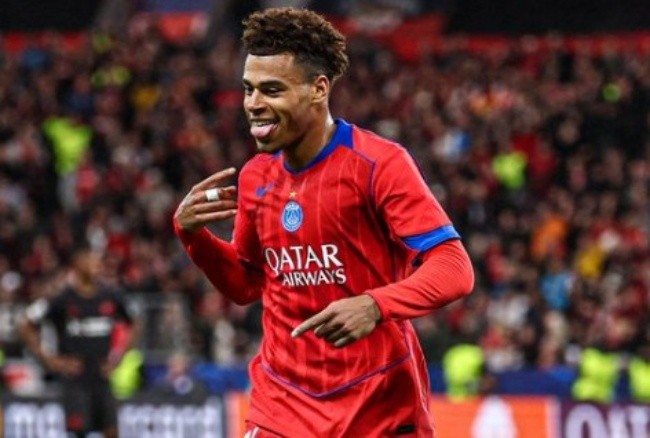 Doue ghi 2 bàn cho PSG.