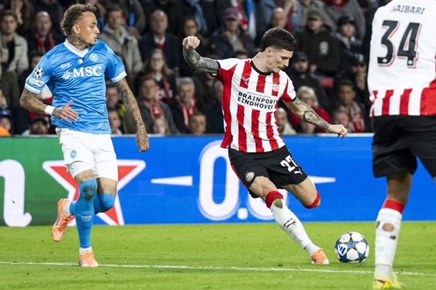 Dennis đã lập cú đúp cho PSV.