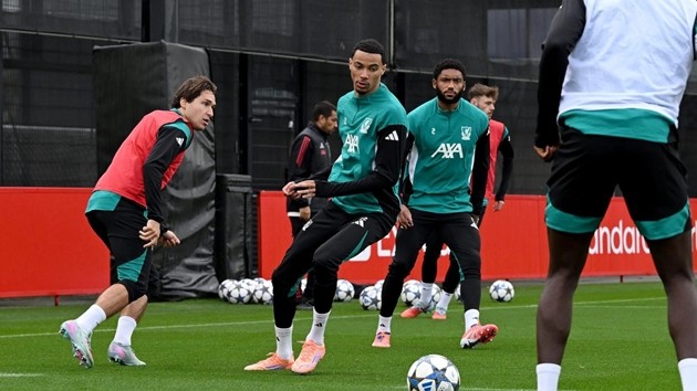 Liverpool phải làm mới đội hình trước cuộc đấu Frankfurt.