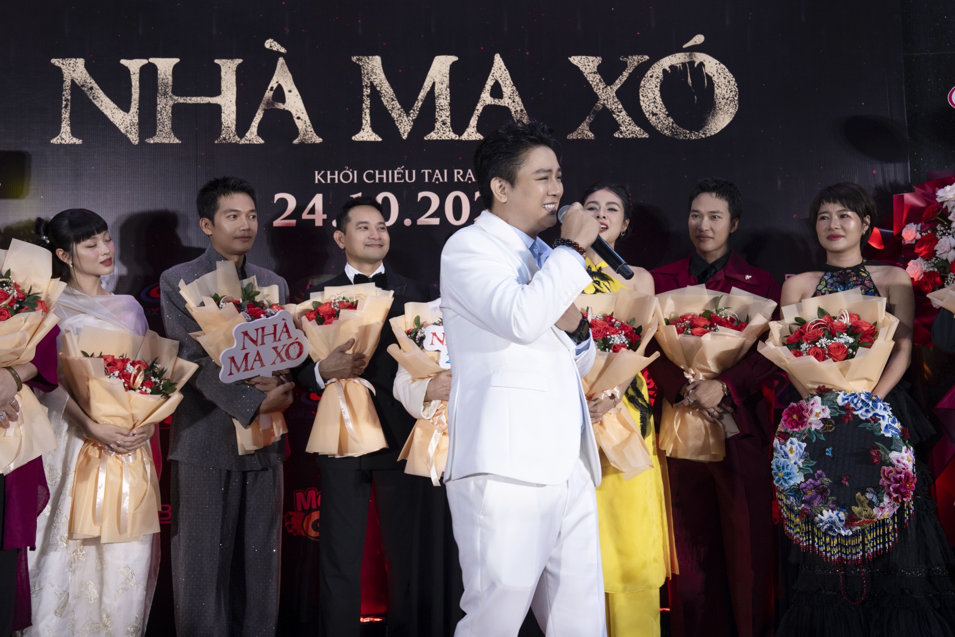 DÀN DIỄN VIÊN NGHE HOÀI LÂM HÁT 2 CA KHÚC NHẠC PHIM (1)
