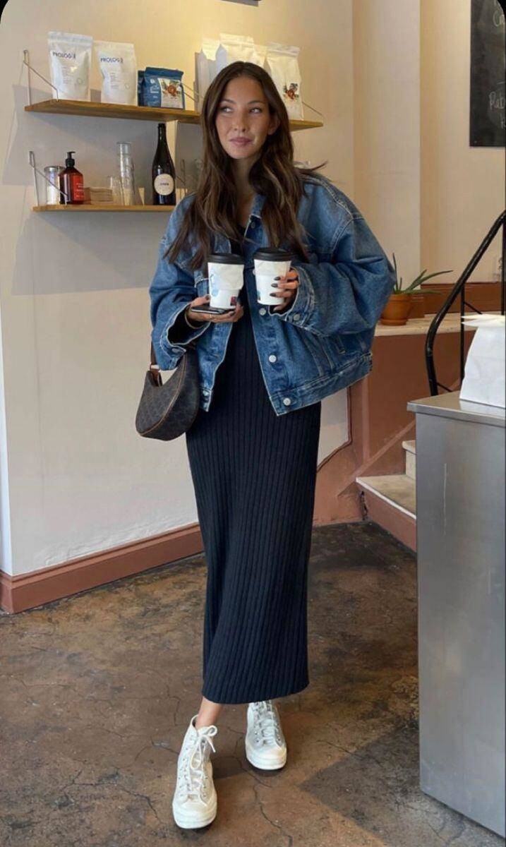o khoác denim luôn là biểu tượng của phong cách thời trang bền vững.