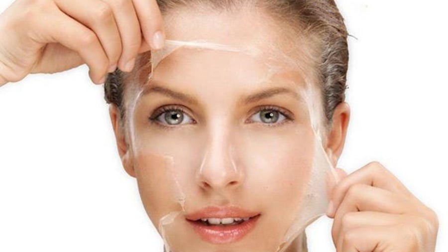 iệc tẩy tế bào chết liên tục không thể giải quyết nguyên nhân gốc rễ của tình trạng khô da, vốn là do thiếu nước và thiếu ẩm từ bên trong.