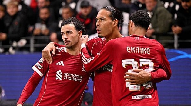 Liverpool thắng dễ Eintracht Frankfurt trên sân khách.