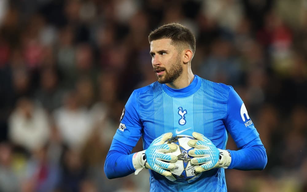 Vicario không hài lòng với màn trình diễn của Spurs.