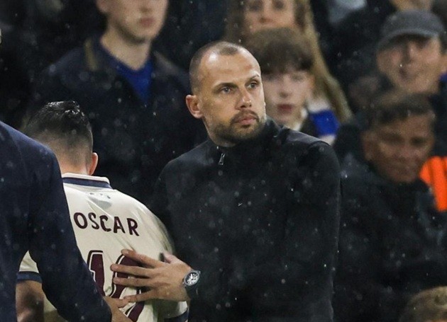 Heitinga quay lại Ajax quá sớm.