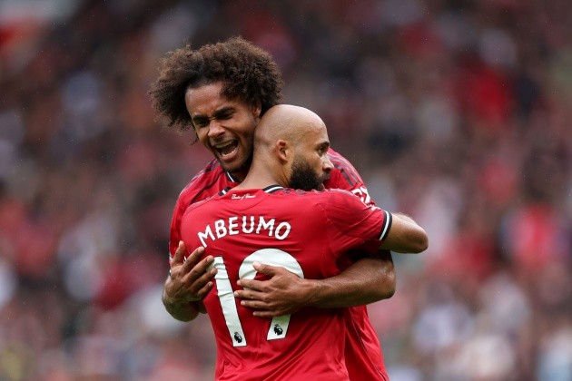 Zirkzee khó chen chân vào đội hình chính MU.