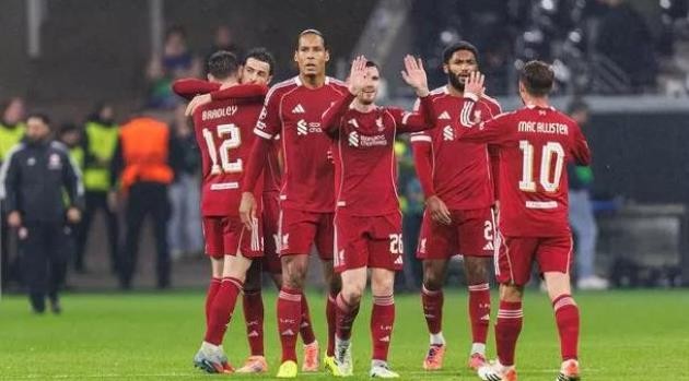 Roy Keane cho rằng hàng thủ mới là vấn đề của Liverpool.