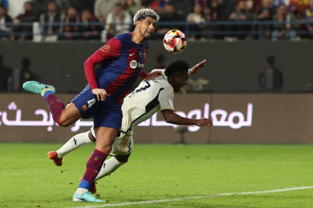 Flick liệu có dùng Araujo như phương pháp của Xavi?