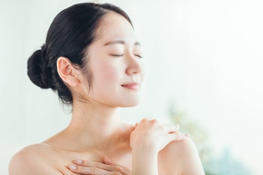 Giống như một quả bóng được bơm căng, dù có vài nếp gấp nhỏ, nó vẫn trông tròn trịa và tươi tắn.