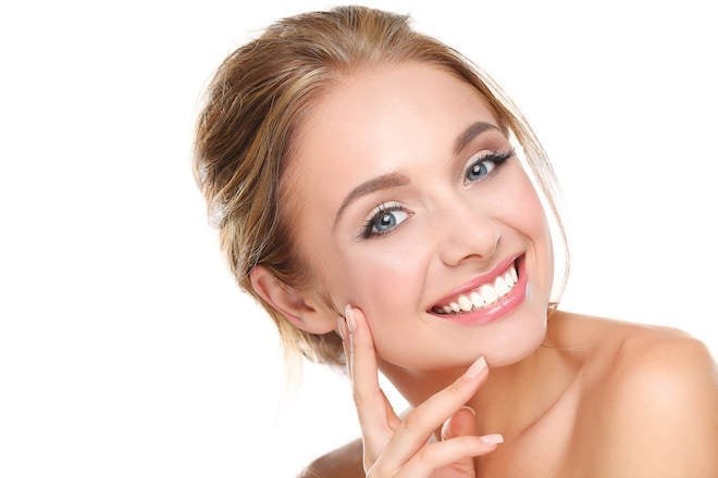 Da thiếu nước sẽ dễ xuất hiện nếp nhăn hơn, đặc biệt ở vùng miệng và mắt.