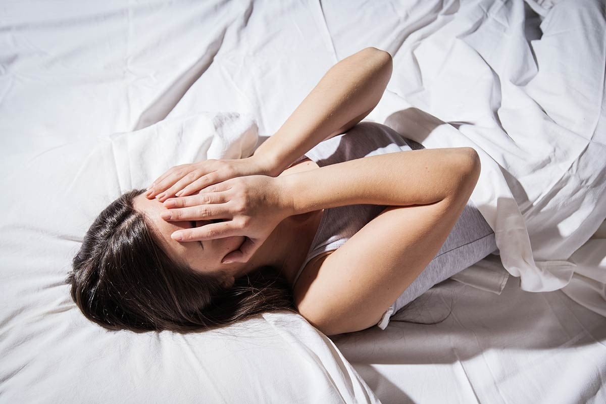 Người mắc chứng IH thường ngủ kéo dài, khi tỉnh dậy cảm thấy bối rối, cáu gắt và hoàn toàn không thấy sảng khoái. Ảnh minh họa