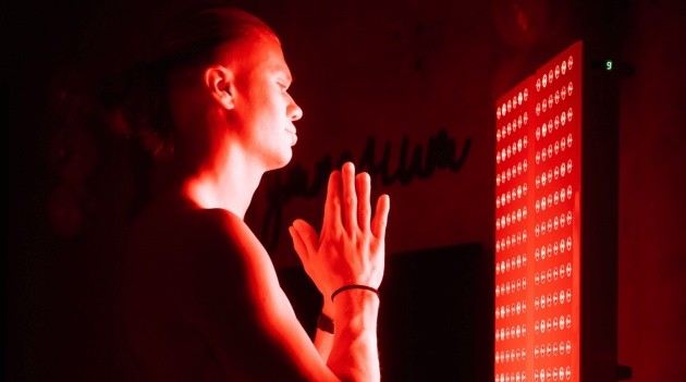 Phương pháp ánh sáng đỏ mà Haaland hay áp dụng.