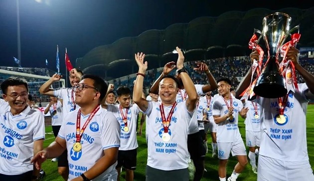 Ông Vũ Hồng Việt từng giúp Nam Định vô địch V-League 2 lần.