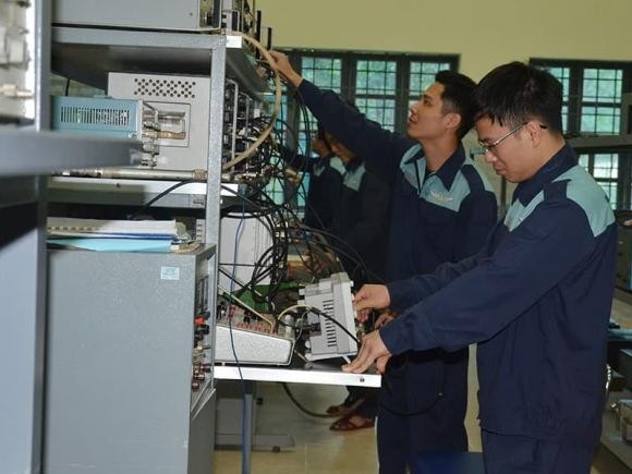 Đối với kỹ sư trẻ tài năng được tuyển dụng vào viên chức, Nghị định 263/2025/NĐ-CP cũng quy định nhiều chính sách hỗ trợ cụ thể.