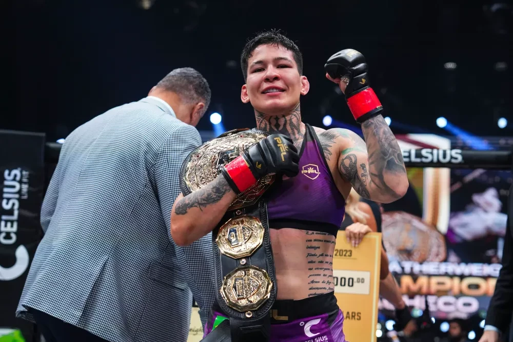 Larissa Pacheco với đai vô địch PFL