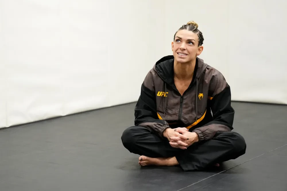 Mackenzie Dern và Virna Jandiroba trong trận đấu tại UFC Fight Night