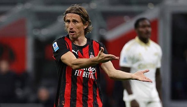 Luka Modric không vui vì AC Milan bị Pisa cầm hòa.