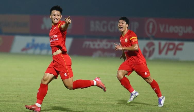 Thành Nhàn giúp PVF-CAND mở tỷ số từ sớm.