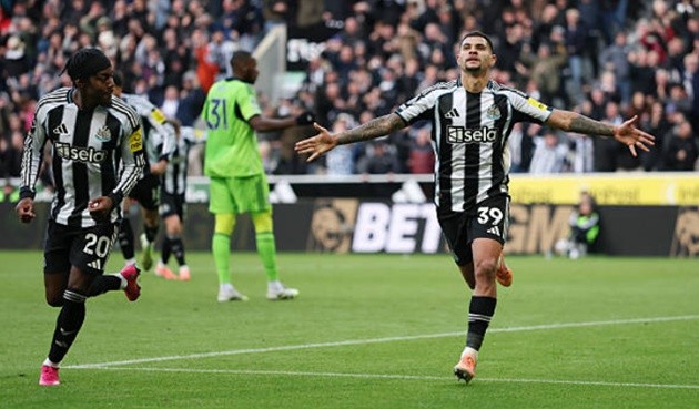 Guimaraes giúp Newcastle giành 3 điểm