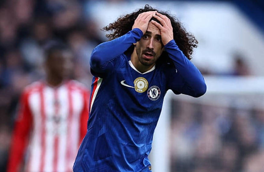 Marc Cucurella (6.1/10): Một trận đấu điển hình với phong cách máu lửa của hậu vệ người Tây Ban Nha. Anh không ngại va chạm, tích cực trong các pha tranh chấp và thường xuyên dâng cao hỗ trợ tấn công.