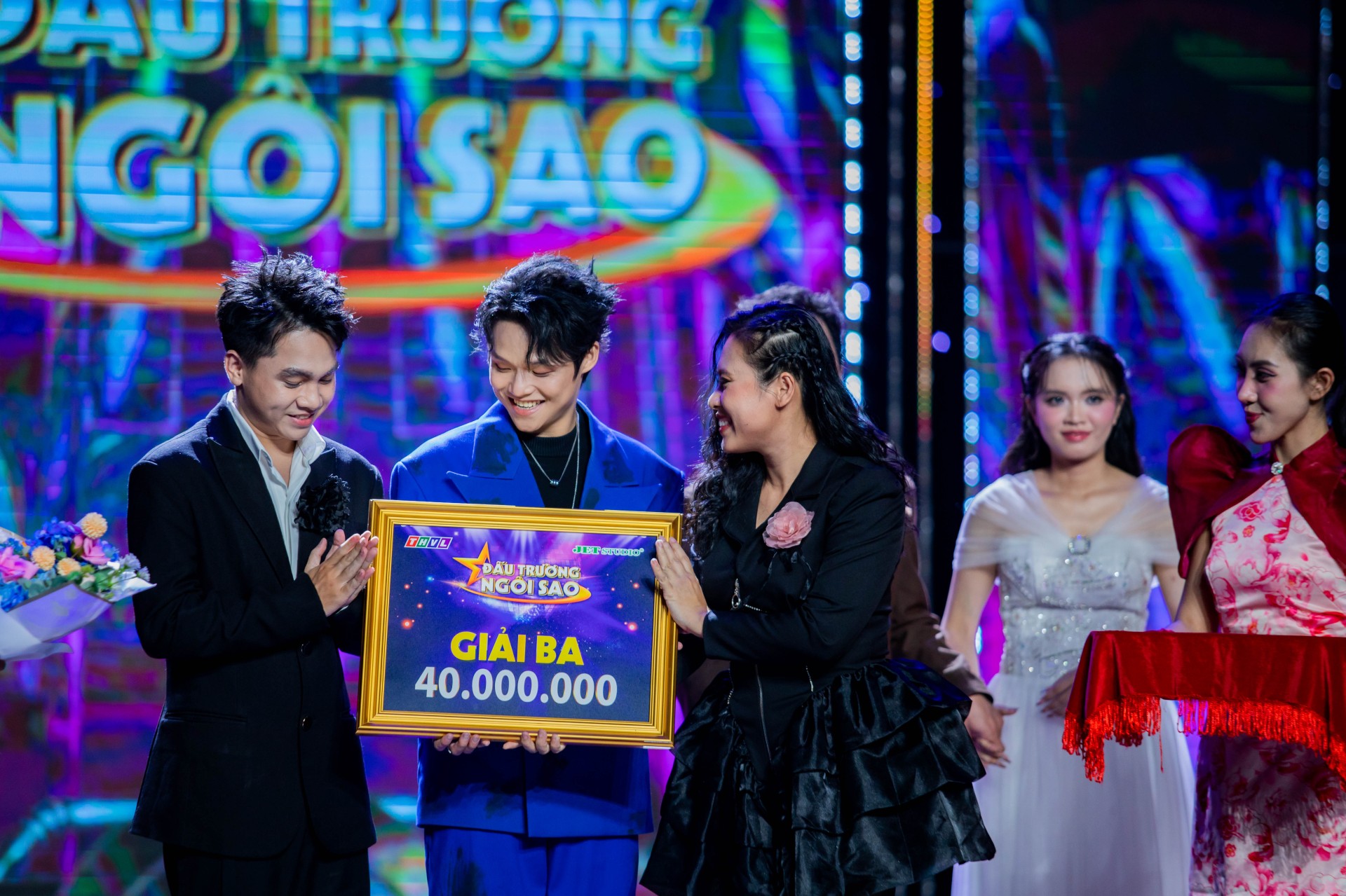 TEAM SY LUAN TRAO GIAI (7)