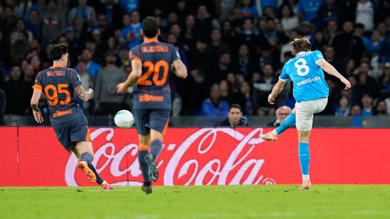 Napoli đã tận dụng tốt các cơ hội ghi bàn.