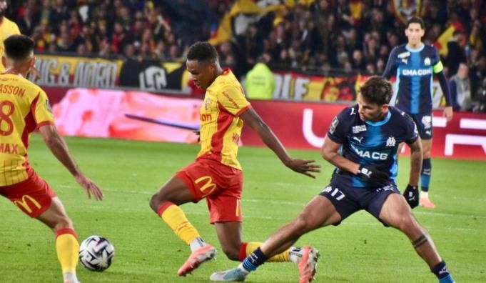 Trận đấu hấp dẫn từ những phút đầu tiên.