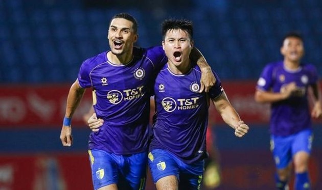 Đỗ Hoàng Hên ghi bàn đầu tiên cho Hà Nội.