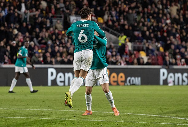 Milos Kerkez - 6.4 điểm. Ghi bàn cho Liverpool ở cuối hiệp 1 nhưng cũng tương tự Conor Bradley, Milos Kerkez tỏ ra yếu thế trong phòng ngự và không thể giúp Liverpool đứng vững trước Brentford.