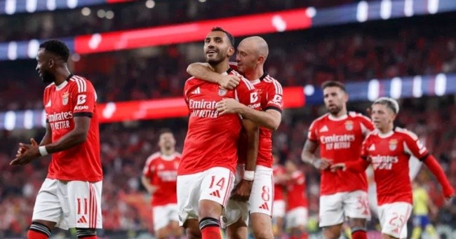 Benfica thắng 5-0 trước Arouca.