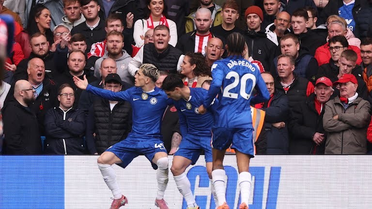 Hàng công Chelsea vẫn thiếu 1 trung phong thực thụ.