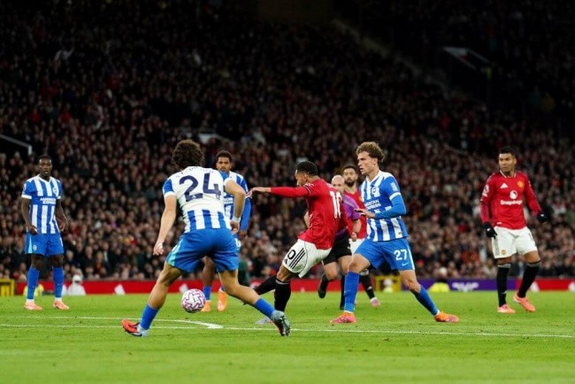Man United thắng Brighton 4-2.