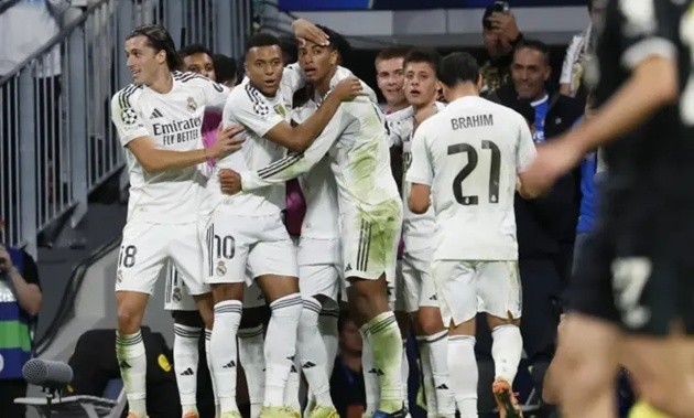 Real đón chào các trụ cột hàng thủ trở lại trước Barca