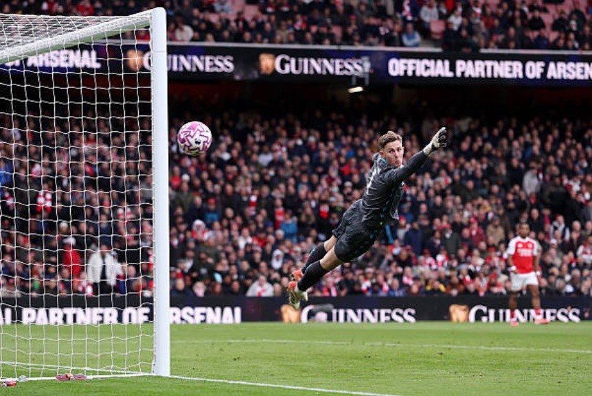 Dean Henderson đã trải qua những giây phút đầy sóng gió.