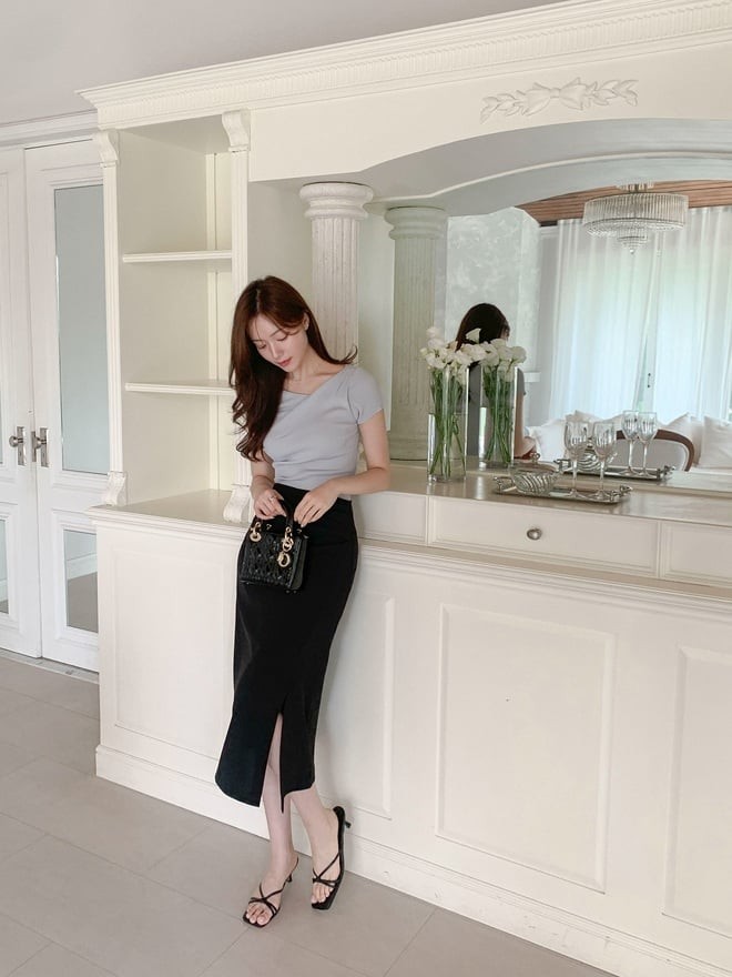 Với những cô gái thích sự quyến rũ nhưng vẫn muốn giữ nét thanh lịch, chân váy xẻ tà chính là “chân ái”.