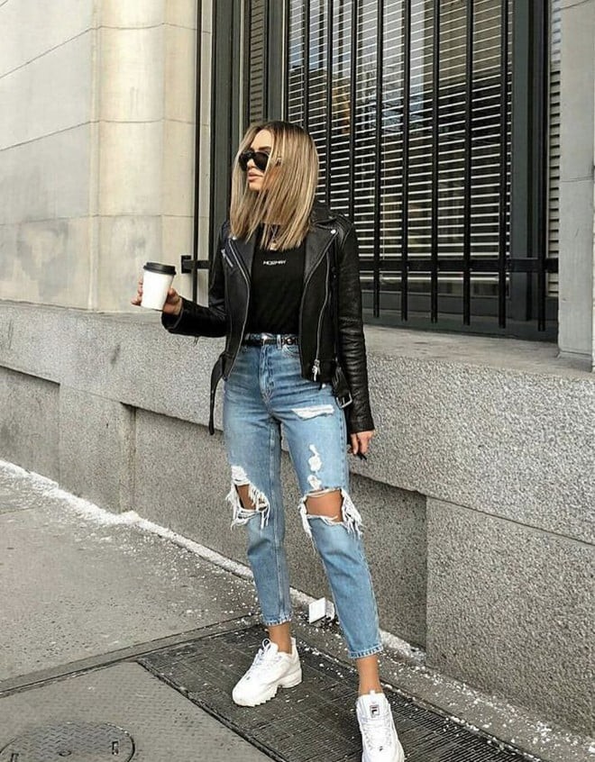 Các kiểu jeans rách quá nhiều, đặc biệt ở phần đùi hay hông, lại khiến tổng thể trở nên thiếu chỉn chu.